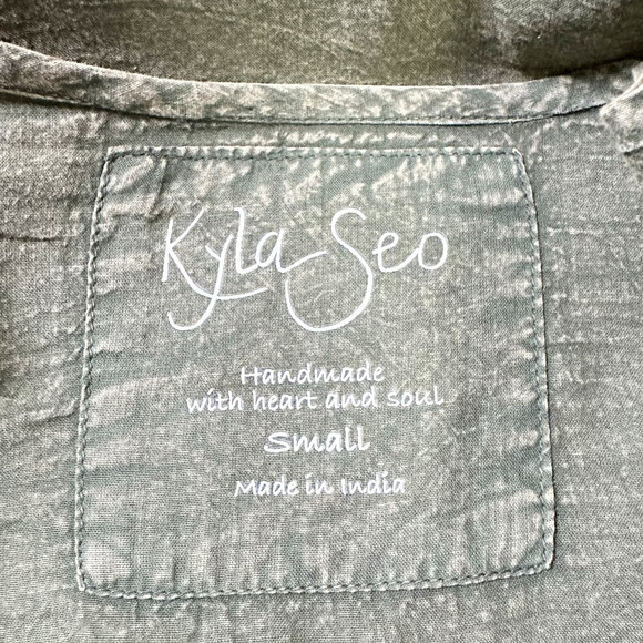 Kyla Seo Karyn Boxy Top Embroidered Floral Oversized Olive Green Women Small - Picture 3 of 6